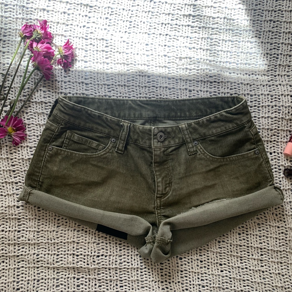 ArizonaJeans Khaki green high-waisted shorts
